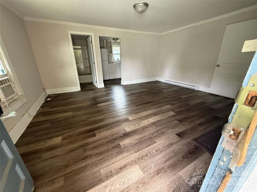 407 Davidson Street, Thomasville, NC 27360.  MLS# CAR4273822, YatesRealty ID 21294. 