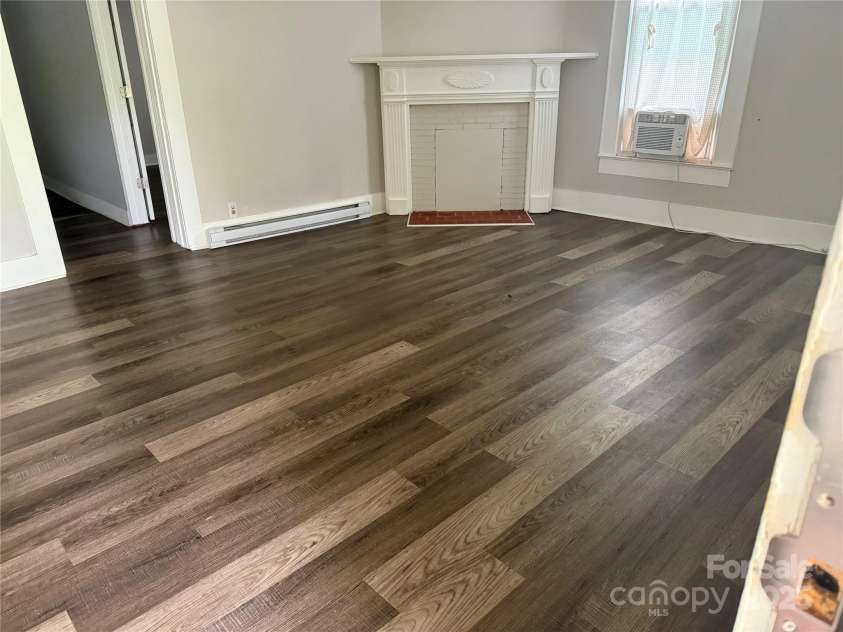 407 Davidson Street, Thomasville, NC 27360.  MLS# CAR4273822, YatesRealty ID 21294. 