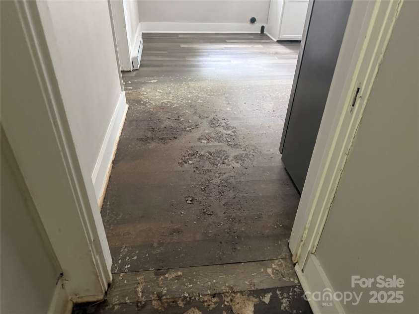 407 Davidson Street, Thomasville, NC 27360.  MLS# CAR4273822, YatesRealty ID 21294. 