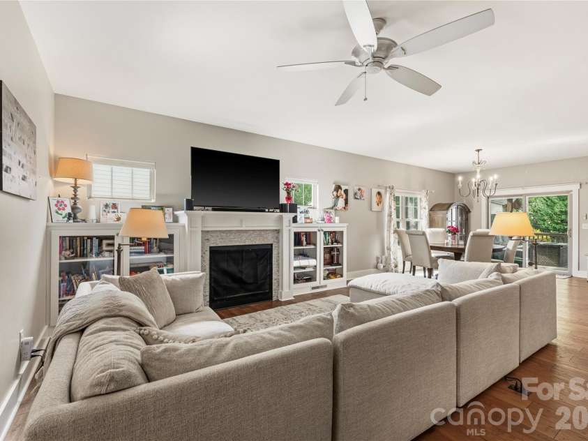 646 13th Avenue Place, Hickory, NC 28601.  MLS# CAR4378642, YatesRealty ID 21295. 