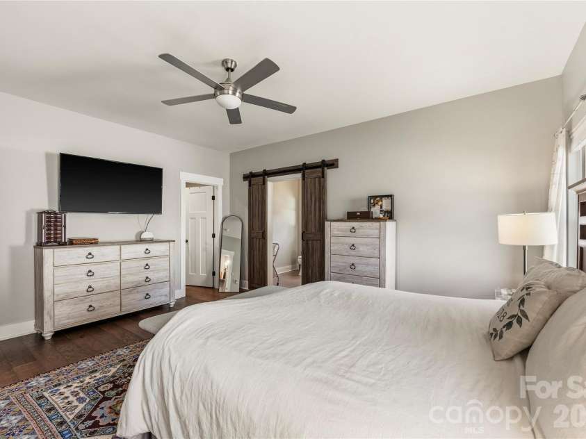 646 13th Avenue Place, Hickory, NC 28601.  MLS# CAR4378642, YatesRealty ID 21295. 