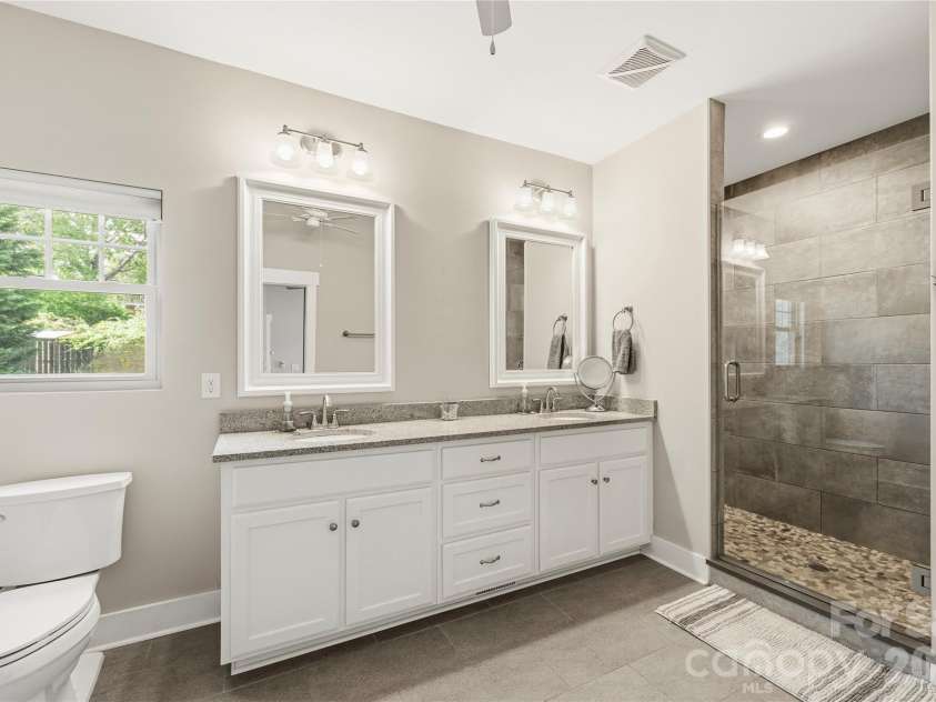 646 13th Avenue Place, Hickory, NC 28601.  MLS# CAR4378642, YatesRealty ID 21295. 