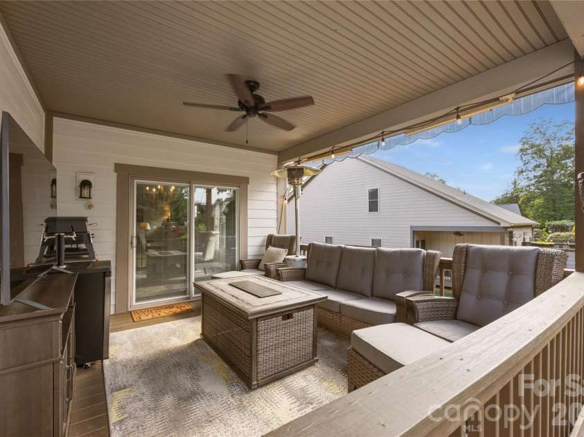 646 13th Avenue Place, Hickory, NC 28601.  MLS# CAR4378642, YatesRealty ID 21295. 