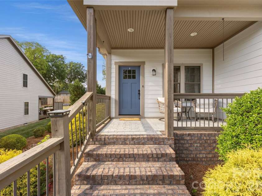 646 13th Avenue Place, Hickory, NC 28601.  MLS# CAR4378642, YatesRealty ID 21295. 