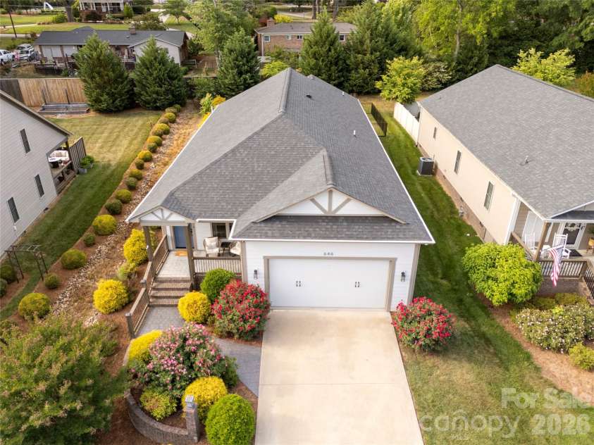 646 13th Avenue Place, Hickory, NC 28601.  MLS# CAR4378642, YatesRealty ID 21295. 