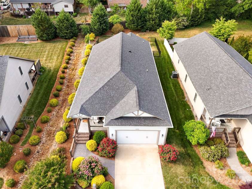 646 13th Avenue Place, Hickory, NC 28601.  MLS# CAR4378642, YatesRealty ID 21295. 