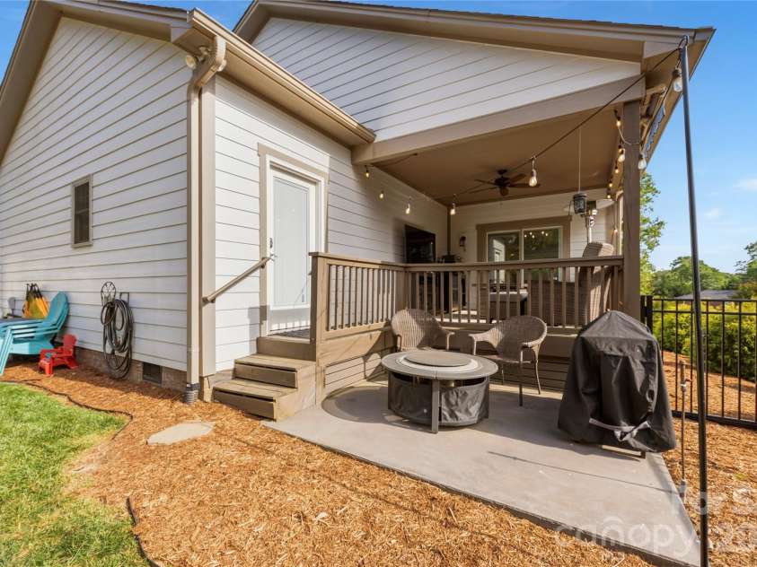 646 13th Avenue Place, Hickory, NC 28601.  MLS# CAR4378642, YatesRealty ID 21295. Extra grilling area