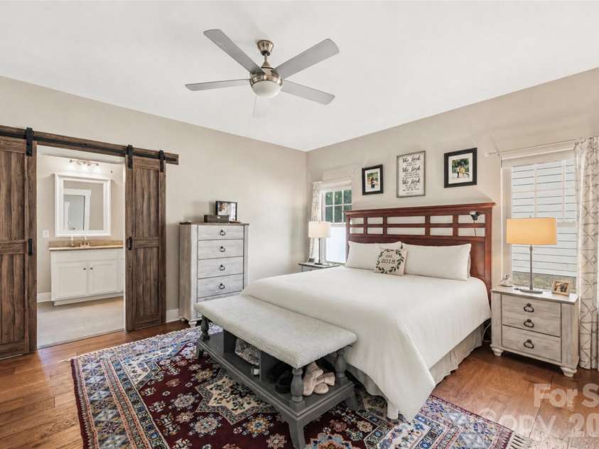 646 13th Avenue Place, Hickory, NC 28601.  MLS# CAR4378642, YatesRealty ID 21295. Primary