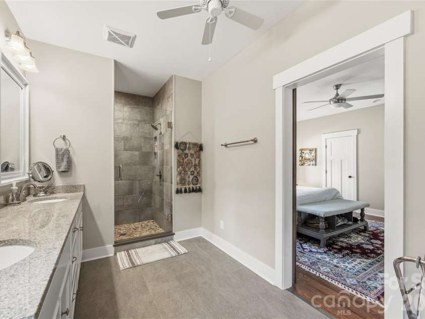 646 13th Avenue Place, Hickory, NC 28601.  MLS# CAR4378642, YatesRealty ID 21295. Primary bath
