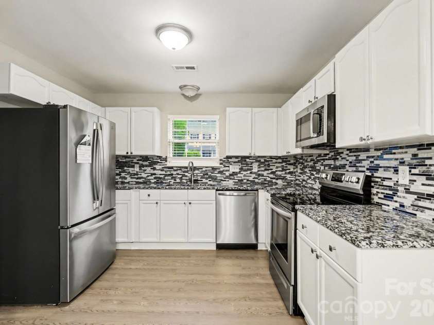 2116 Lauren Elizabeth Court, Charlotte, NC 28214.  MLS# CAR4375317, YatesRealty ID 21296. 