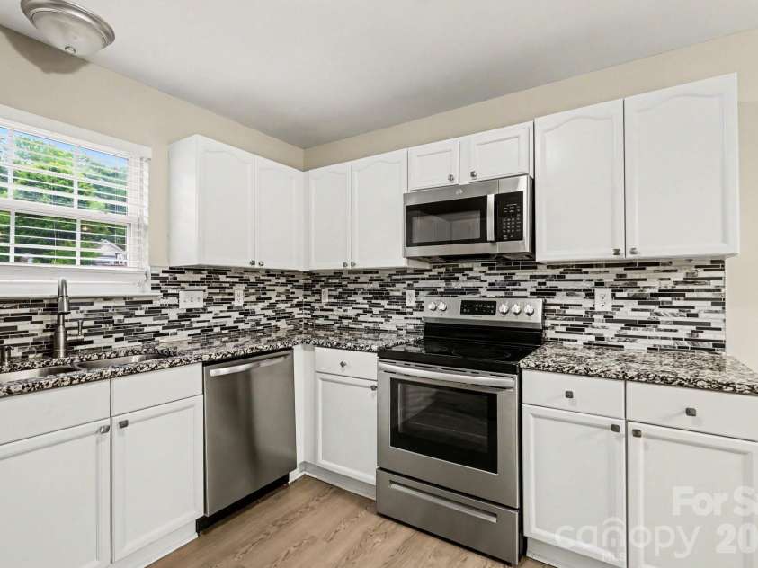 2116 Lauren Elizabeth Court, Charlotte, NC 28214.  MLS# CAR4375317, YatesRealty ID 21296. 