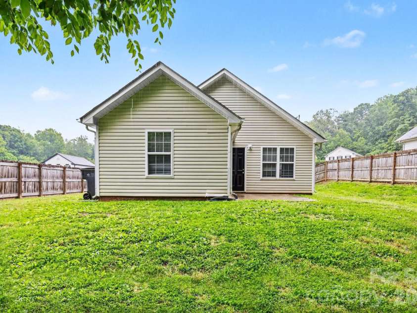 2116 Lauren Elizabeth Court, Charlotte, NC 28214.  MLS# CAR4375317, YatesRealty ID 21296. 