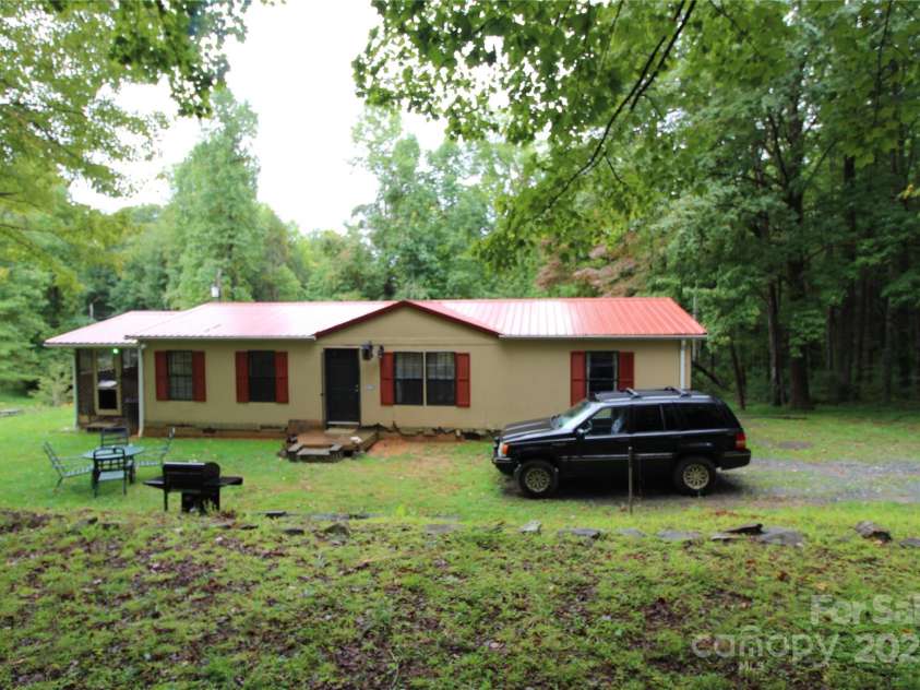 81 Paradise Run Lane, Collettsville, NC 28611.  MLS# CAR4272783, YatesRealty ID 21298. 
