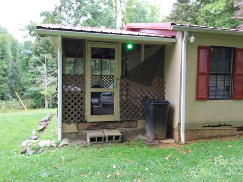 81 Paradise Run Lane, Collettsville, NC 28611.  MLS# CAR4272783, YatesRealty ID 21298. 