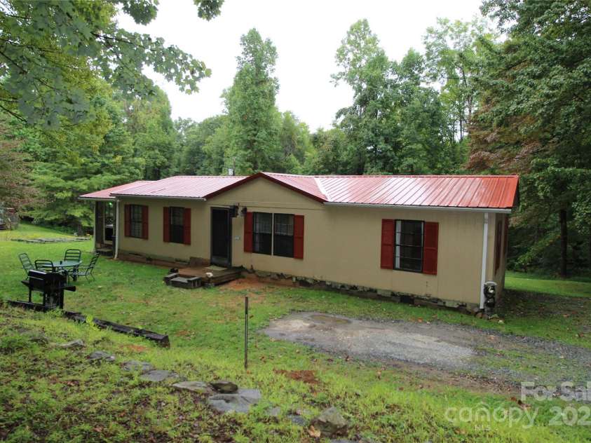 81 Paradise Run Lane, Collettsville, NC 28611.  MLS# CAR4272783, YatesRealty ID 21298. 