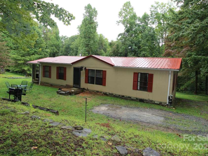 81 Paradise Run Lane, Collettsville, NC 28611.  MLS# CAR4272783, YatesRealty ID 21298. 