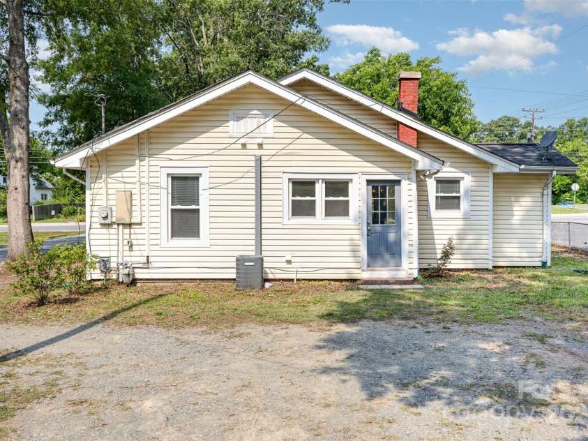 1112 Concord Avenue, Monroe, NC 28110.  MLS# CAR4265452, YatesRealty ID 21299. 