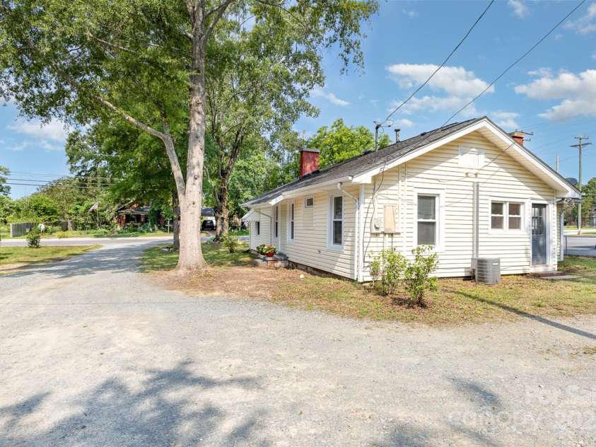 1112 Concord Avenue, Monroe, NC 28110.  MLS# CAR4265452, YatesRealty ID 21299. 