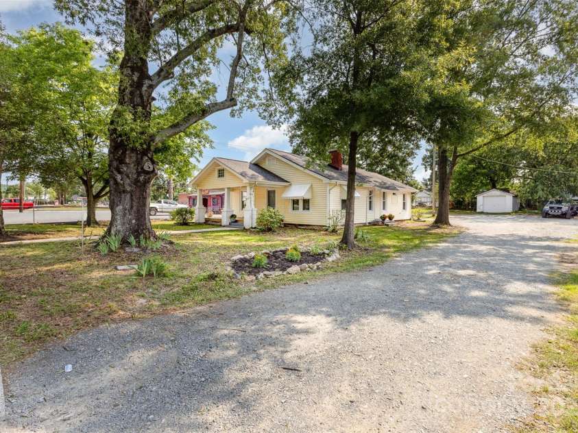1112 Concord Avenue, Monroe, NC 28110.  MLS# CAR4265452, YatesRealty ID 21299. 