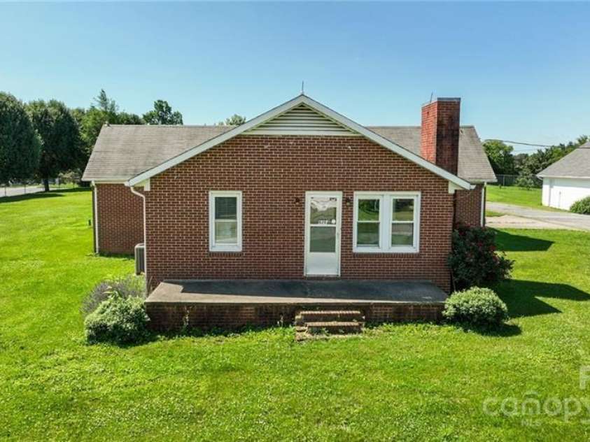 820 Suncrest Orchard Road, North Wilkesboro, NC 28659.  MLS# CAR4274555, YatesRealty ID 213. 