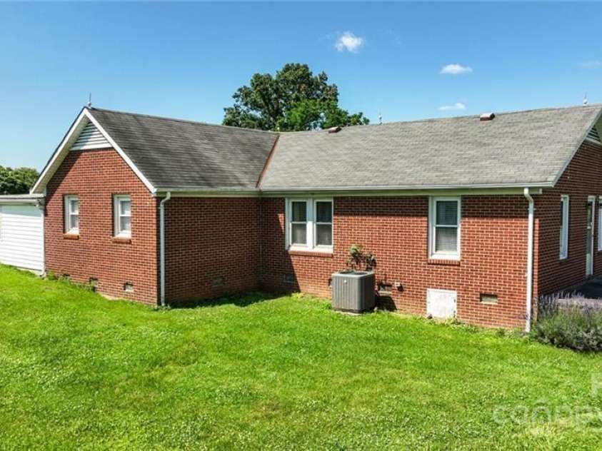 820 Suncrest Orchard Road, North Wilkesboro, NC 28659.  MLS# CAR4274555, YatesRealty ID 213. 