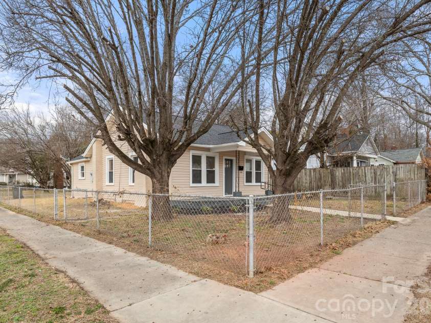 330 Stonewall Avenue, Rock Hill, SC 29730.  MLS# CAR4333917, YatesRealty ID 2130. 
