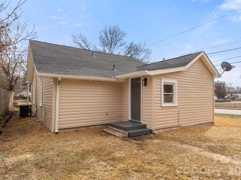 330 Stonewall Avenue, Rock Hill, SC 29730.  MLS# CAR4333917, YatesRealty ID 2130. 
