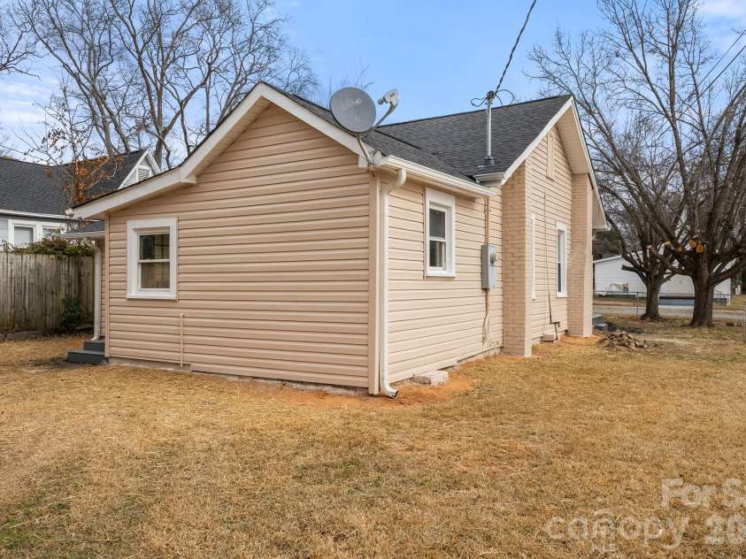 330 Stonewall Avenue, Rock Hill, SC 29730.  MLS# CAR4333917, YatesRealty ID 2130. 