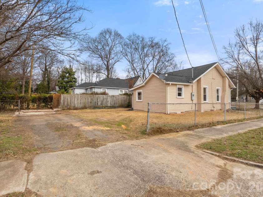 330 Stonewall Avenue, Rock Hill, SC 29730.  MLS# CAR4333917, YatesRealty ID 2130. 