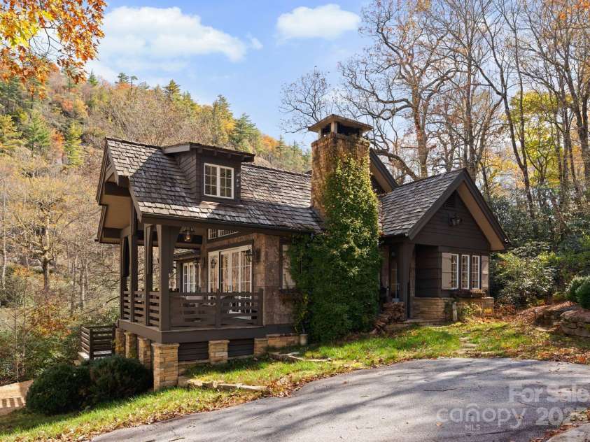 87 & 91 Salt Rock Court, Highlands, NC 28741.  MLS# CAR4228717, YatesRealty ID 2130. 