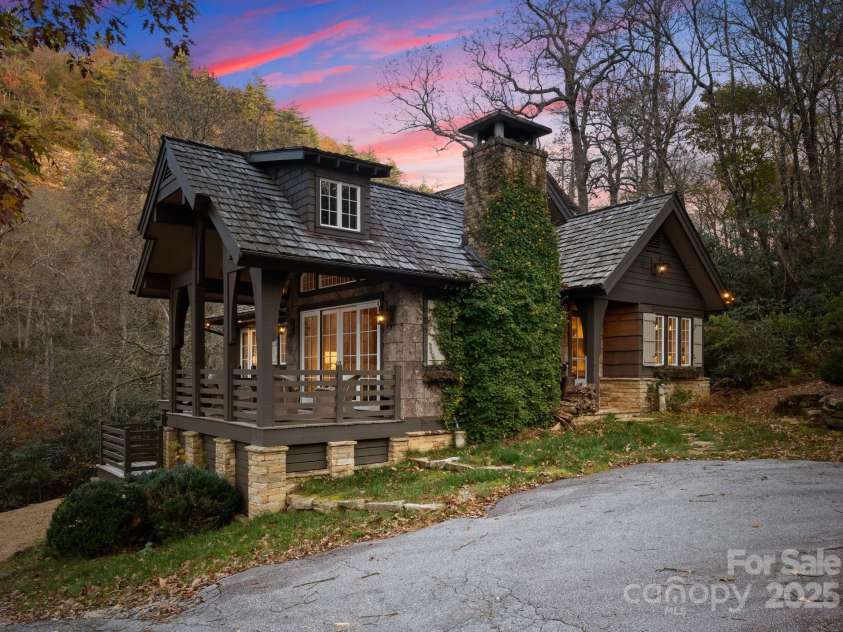 87 & 91 Salt Rock Court, Highlands, NC 28741.  MLS# CAR4228717, YatesRealty ID 2130. 