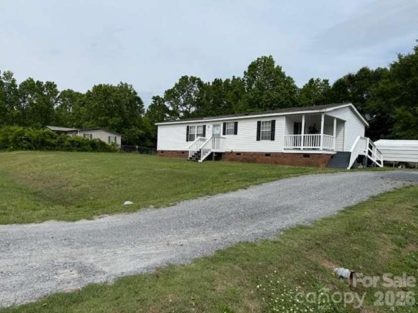 131 Davis Ridge Drive, Shelby, NC 28152.  MLS# CAR4380799, YatesRealty ID 21301. 