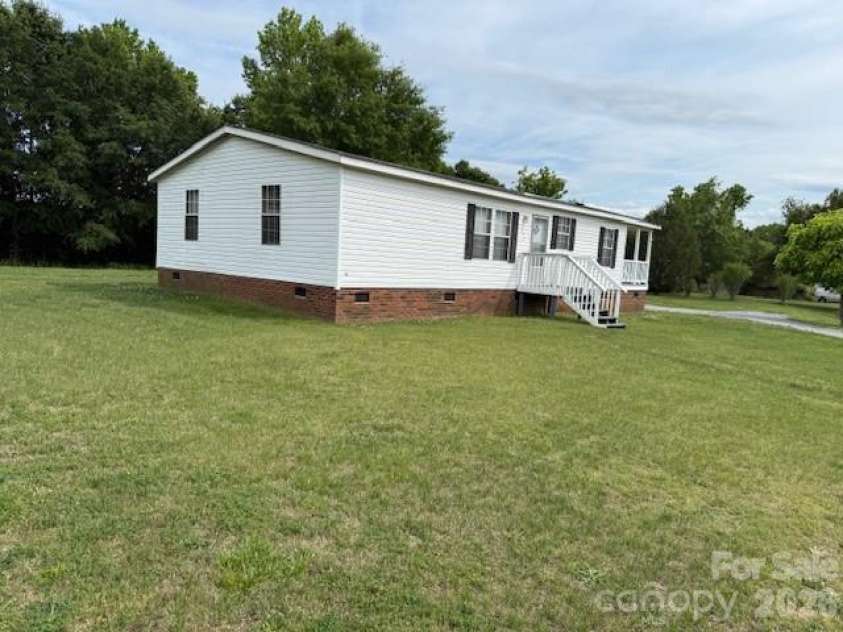131 Davis Ridge Drive, Shelby, NC 28152.  MLS# CAR4380799, YatesRealty ID 21301. 