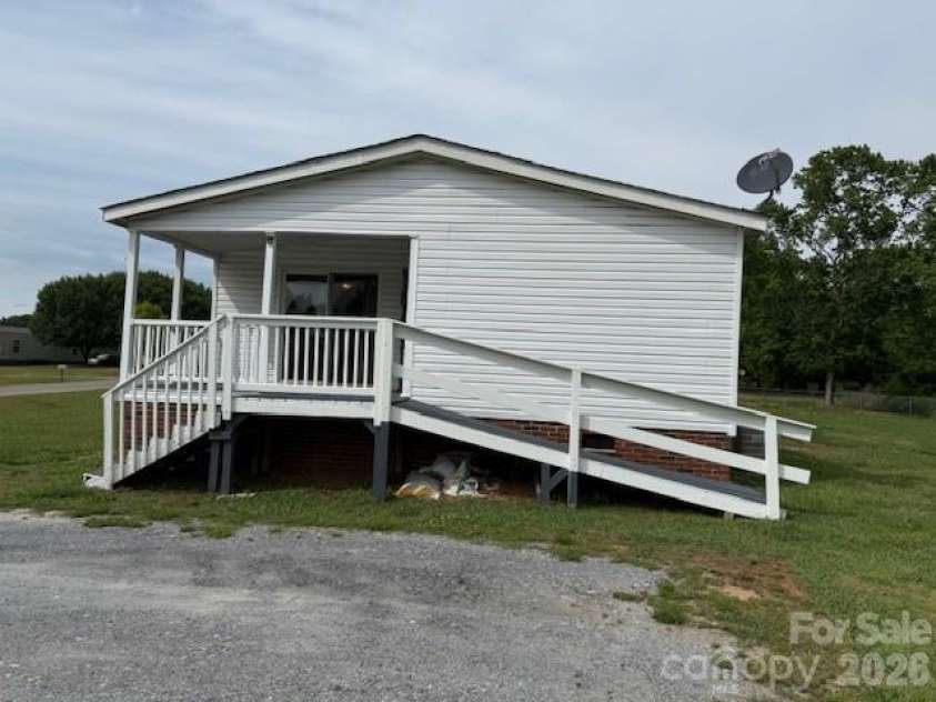 131 Davis Ridge Drive, Shelby, NC 28152.  MLS# CAR4380799, YatesRealty ID 21301. 