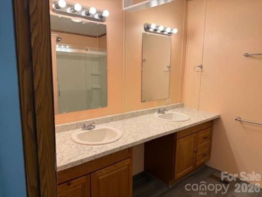 131 Davis Ridge Drive, Shelby, NC 28152.  MLS# CAR4380799, YatesRealty ID 21301. 