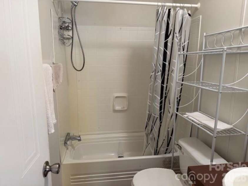 131 Davis Ridge Drive, Shelby, NC 28152.  MLS# CAR4380799, YatesRealty ID 21301. 