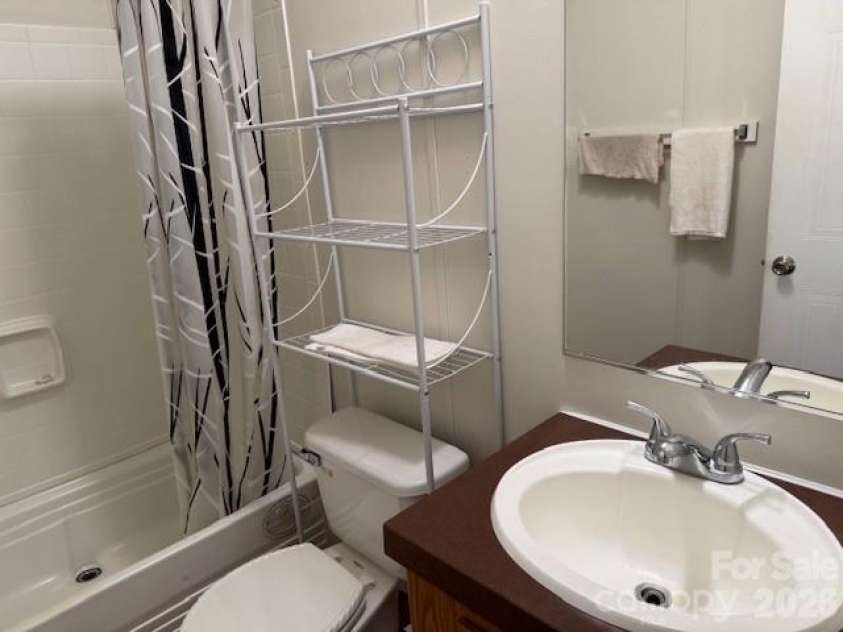 131 Davis Ridge Drive, Shelby, NC 28152.  MLS# CAR4380799, YatesRealty ID 21301. 