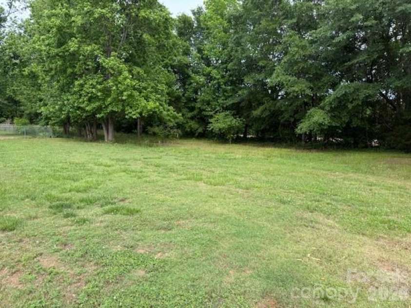 131 Davis Ridge Drive, Shelby, NC 28152.  MLS# CAR4380799, YatesRealty ID 21301. 