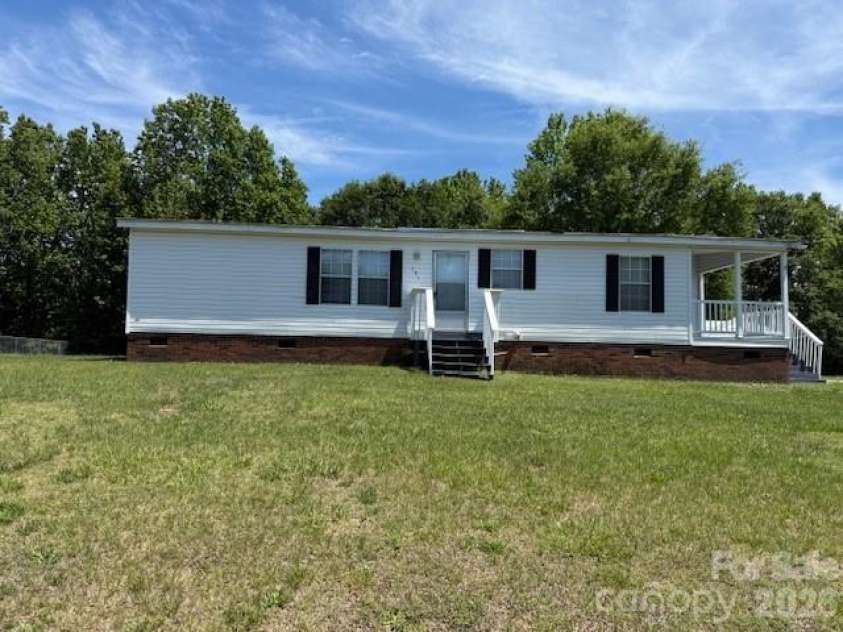 131 Davis Ridge Drive, Shelby, NC 28152.  MLS# CAR4380799, YatesRealty ID 21301. 
