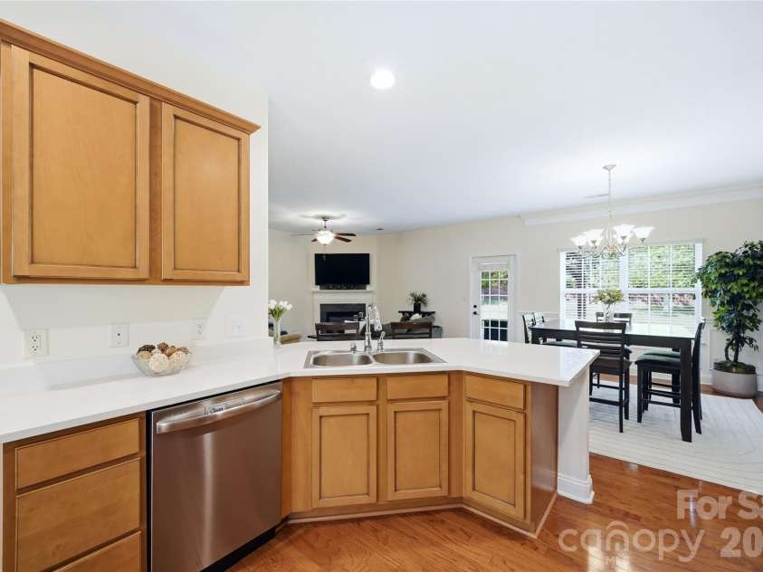 2429 Glyncastle Way, Gastonia, NC 28056.  MLS# CAR4374292, YatesRealty ID 21302. 