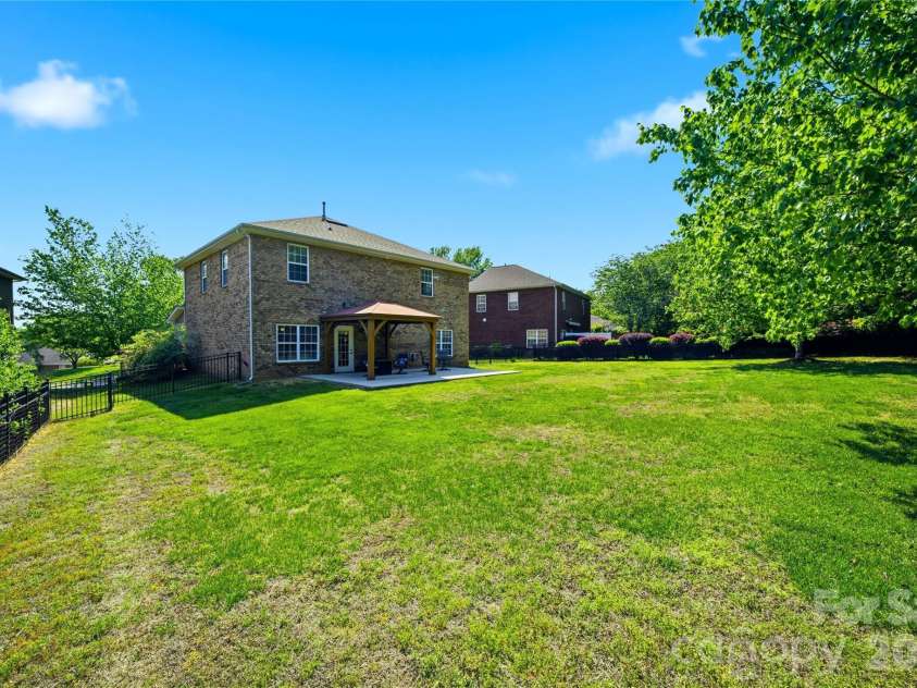 2429 Glyncastle Way, Gastonia, NC 28056.  MLS# CAR4374292, YatesRealty ID 21302. 