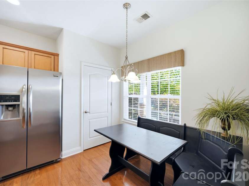 2429 Glyncastle Way, Gastonia, NC 28056.  MLS# CAR4374292, YatesRealty ID 21302. Casual Dining Area