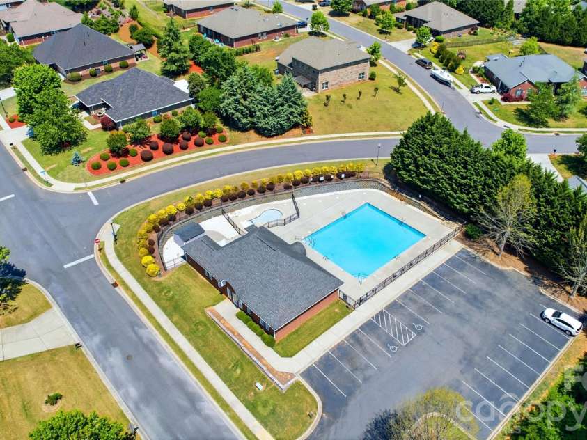 2429 Glyncastle Way, Gastonia, NC 28056.  MLS# CAR4374292, YatesRealty ID 21302. Community amenities