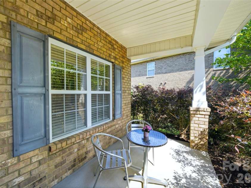 2429 Glyncastle Way, Gastonia, NC 28056.  MLS# CAR4374292, YatesRealty ID 21302. Front Porch