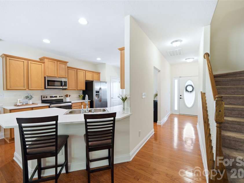 2429 Glyncastle Way, Gastonia, NC 28056.  MLS# CAR4374292, YatesRealty ID 21302. Kitchen open to living area