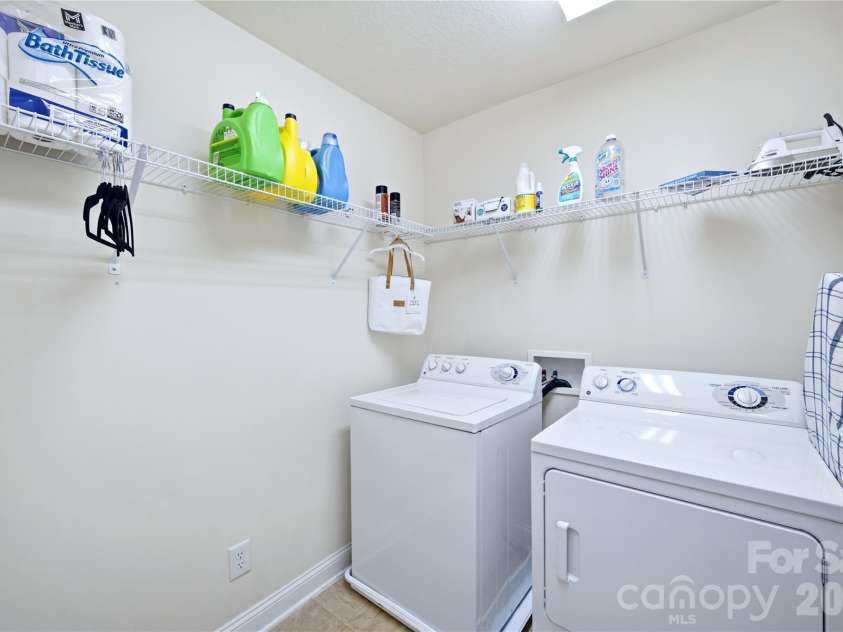 2429 Glyncastle Way, Gastonia, NC 28056.  MLS# CAR4374292, YatesRealty ID 21302. Laundry