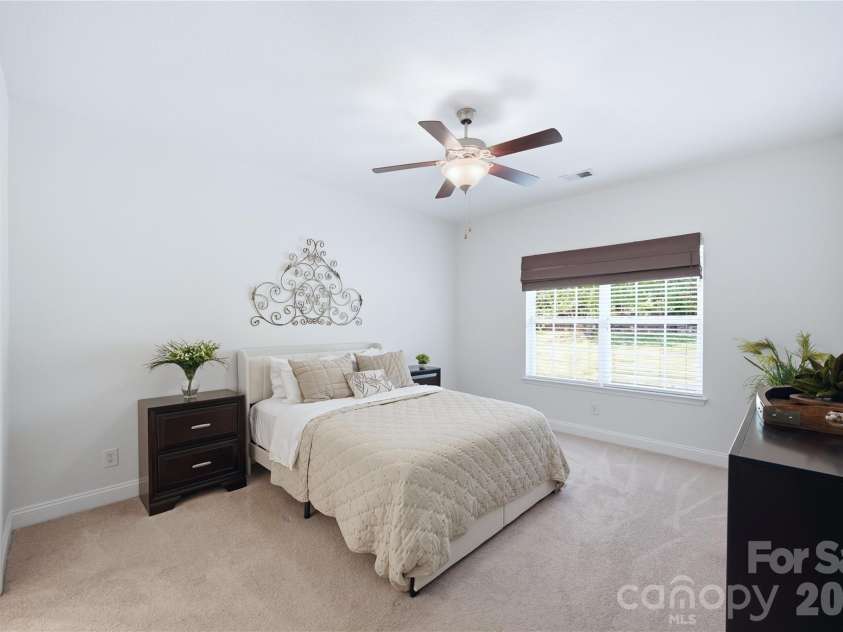 2429 Glyncastle Way, Gastonia, NC 28056.  MLS# CAR4374292, YatesRealty ID 21302. Primary on main level
