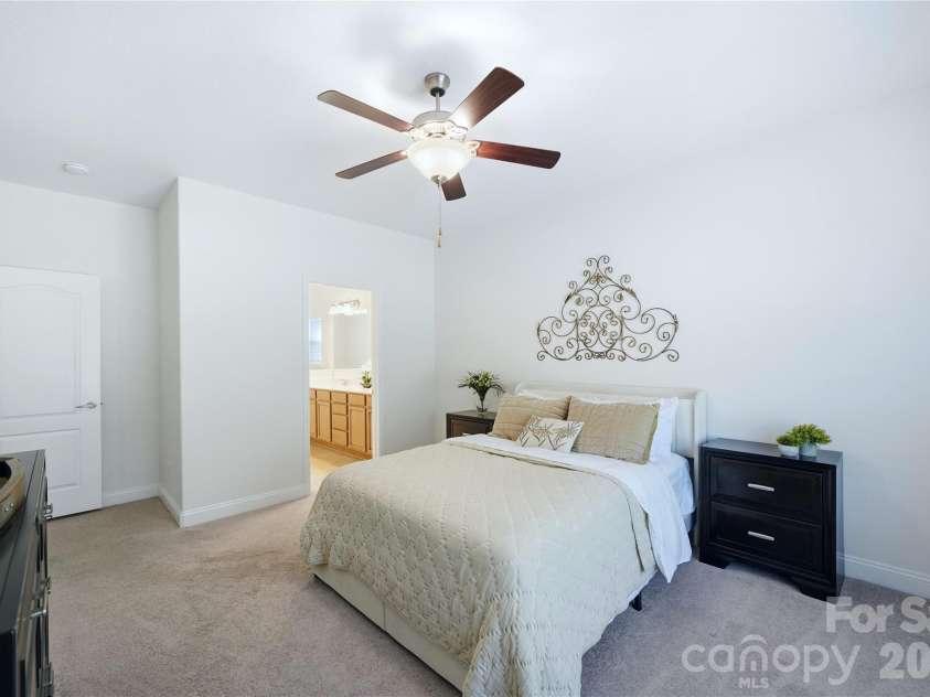 2429 Glyncastle Way, Gastonia, NC 28056.  MLS# CAR4374292, YatesRealty ID 21302. Primary on main level