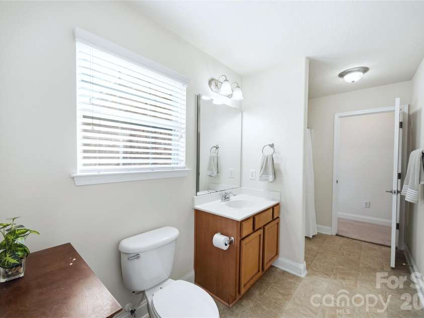 2429 Glyncastle Way, Gastonia, NC 28056.  MLS# CAR4374292, YatesRealty ID 21302. Secondary bedroom