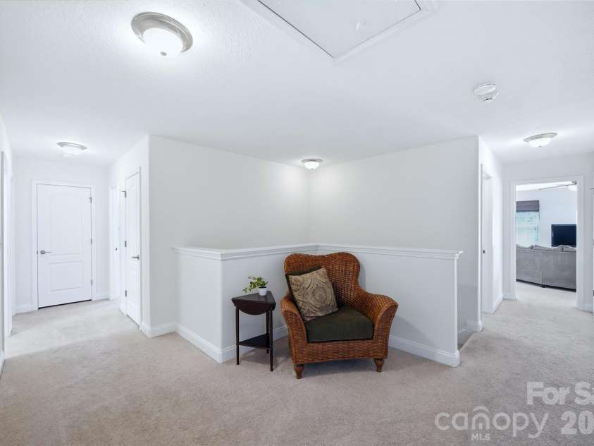 2429 Glyncastle Way, Gastonia, NC 28056.  MLS# CAR4374292, YatesRealty ID 21302. Spacious upstairs landing
